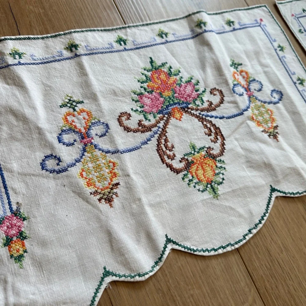 VTG Antimacassar Cross Stitch Vanity Linens 3pc Set Floral Scalloped White Linen